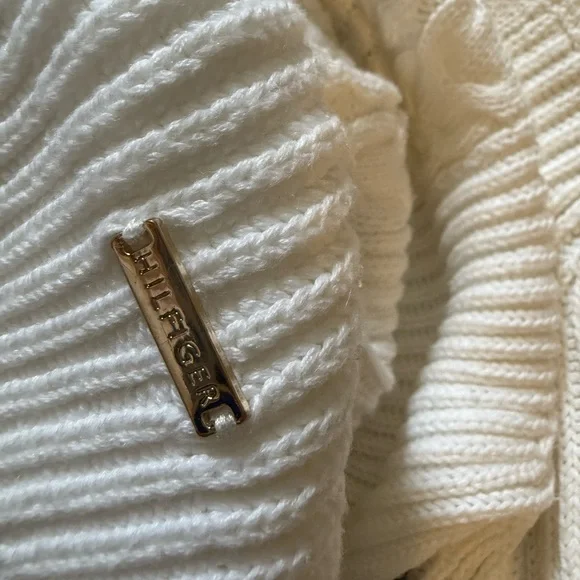 Tommy Hilfiger White Crew Neck Cable Knit Sweater - Picture 2 of 13